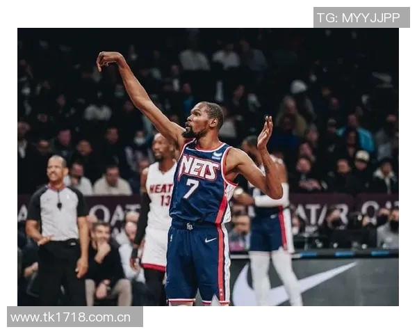 怀特首节火力全开半场贡献18分3板3助表现抢眼状态火热